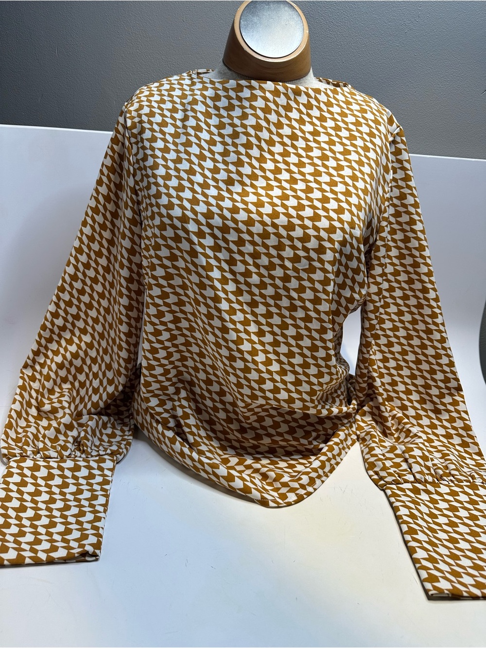 SHEIN Mustard & White Geometric Print Top